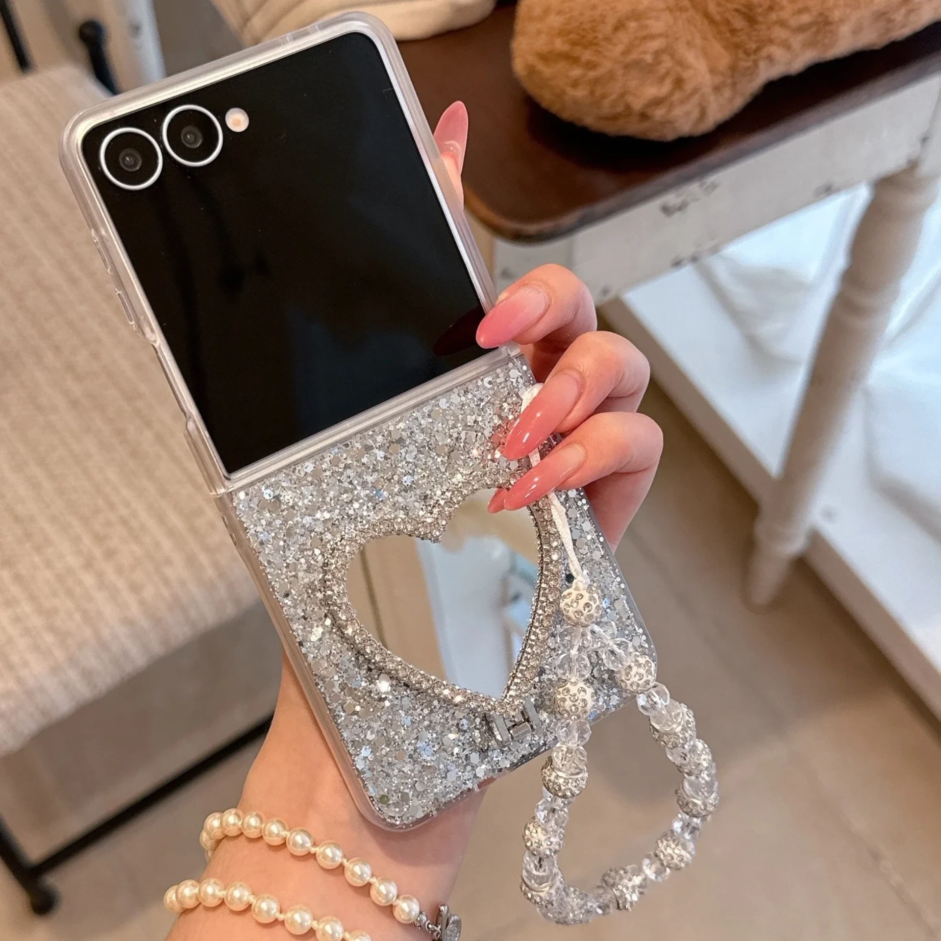 Glitter flip case with heart mirror