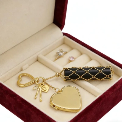 Lip gloss holder heart gold