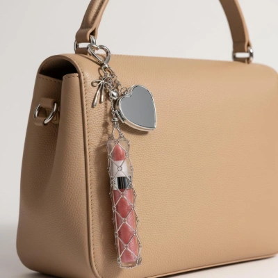 Lip gloss holder heart pink