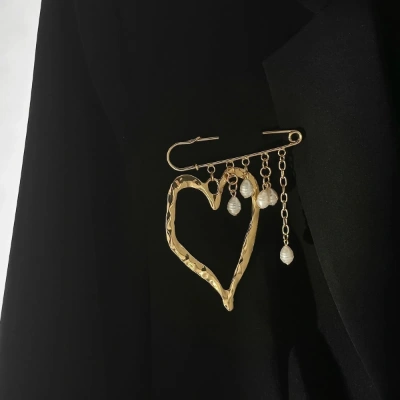 Open heart pin