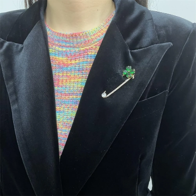 Clover zircon pin