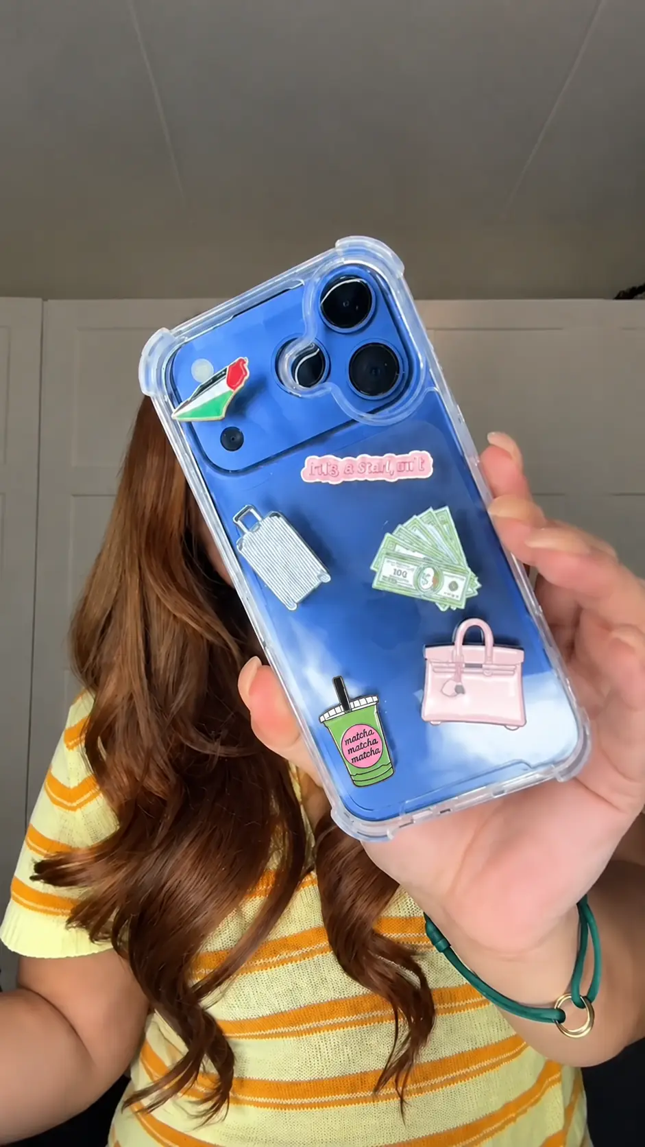 Blauw telefoonhoesje met stickers